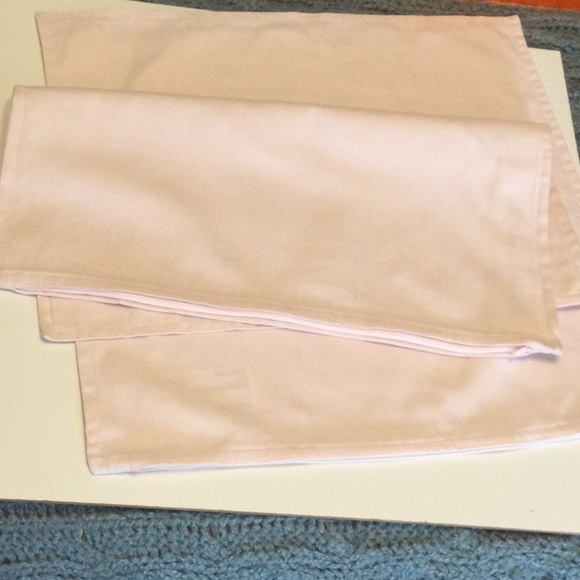Pink pillow covers. 20”x20” - Picture 1 of 2